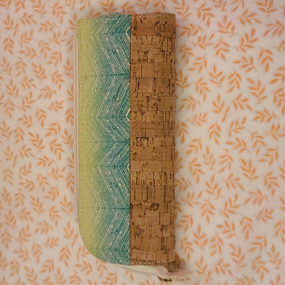 Ecotools makeup travel brush holder organizer - Picture 2 of 4